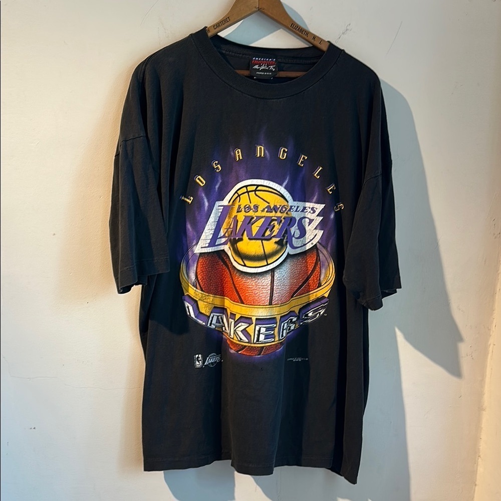 Vintage Los Angeles Lakers Graphic T-Shirt